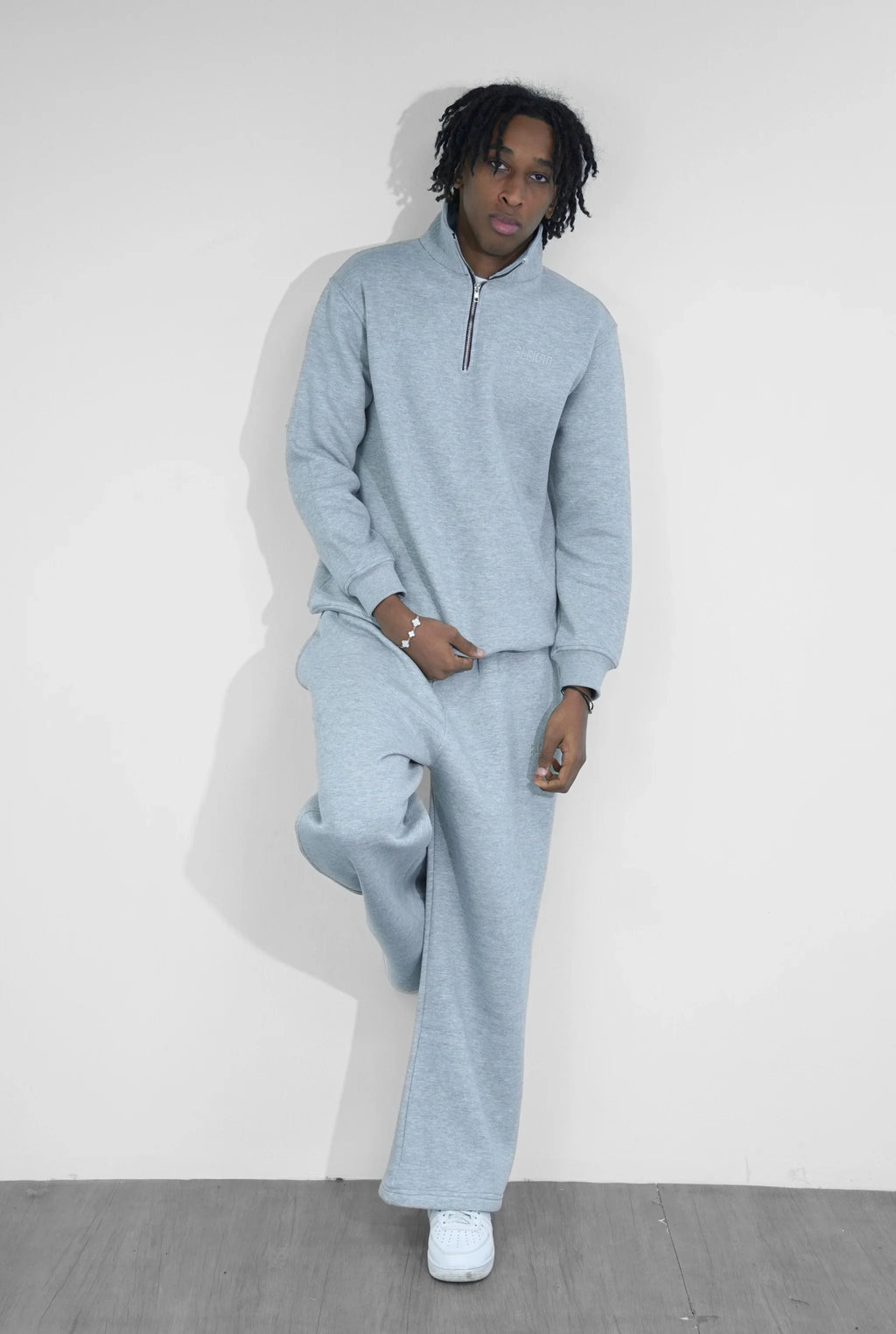 Basic Zipper Sweater V1